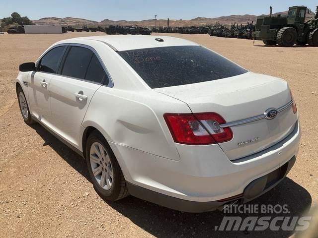 Ford Taurus Auto's