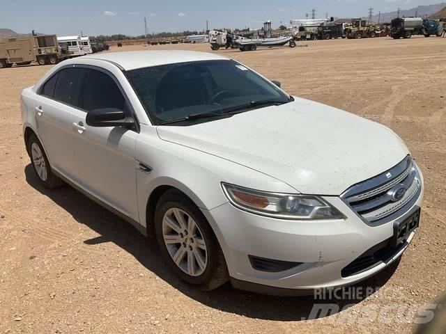 Ford Taurus Auto's