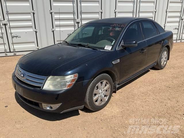 Ford Taurus SE Auto's