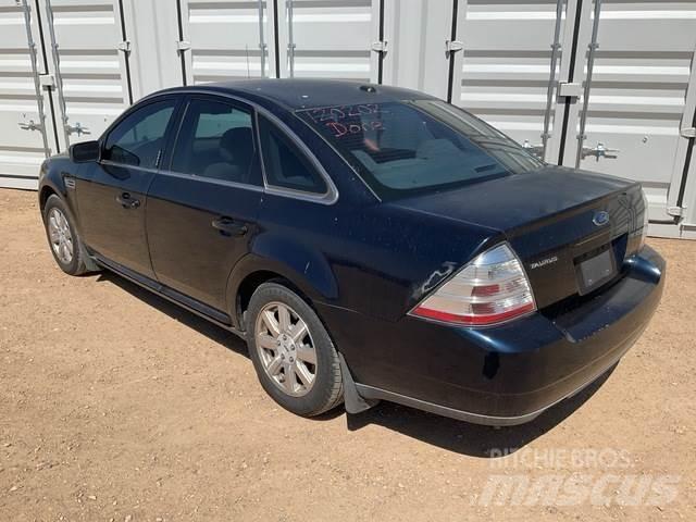 Ford Taurus SE Auto's