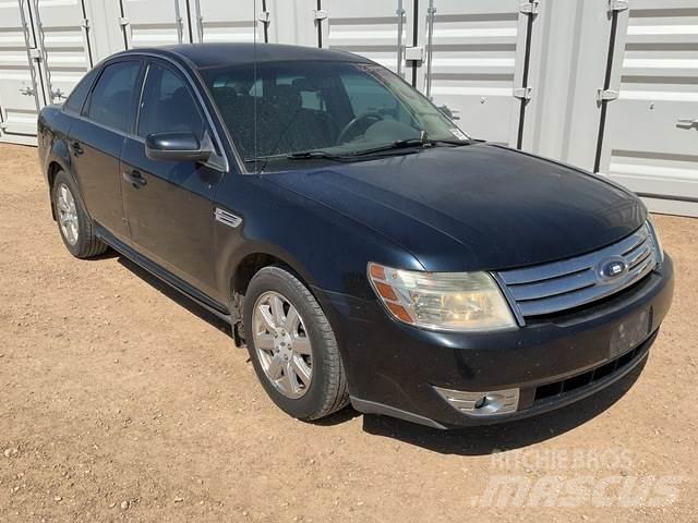 Ford Taurus SE Auto's