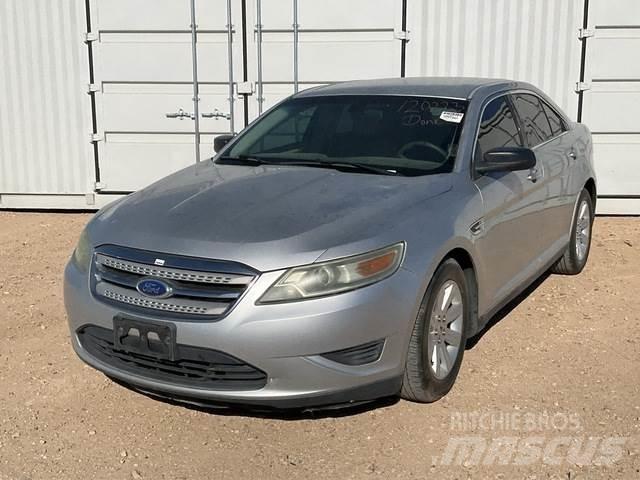Ford Taurus SE Auto's