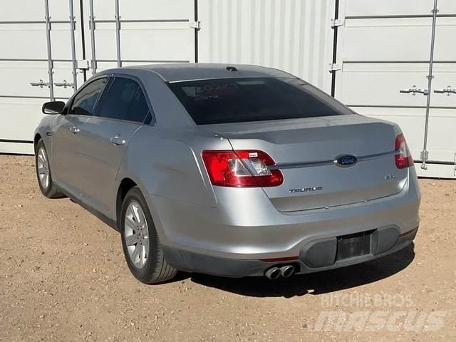 Ford Taurus SE Auto's
