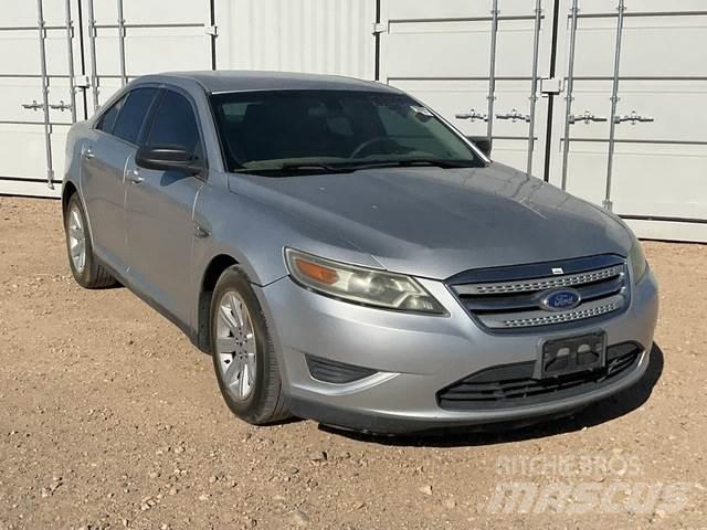 Ford Taurus SE Auto's