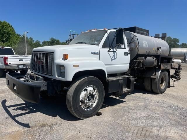 GMC C6500 Betonmixers en pompen