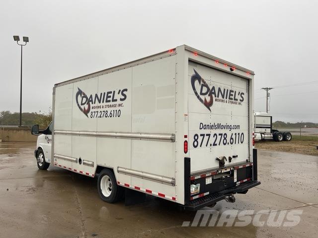 GMC Savana Bakwagens met gesloten opbouw