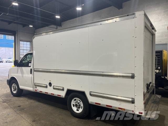 GMC Savana Bakwagens met gesloten opbouw