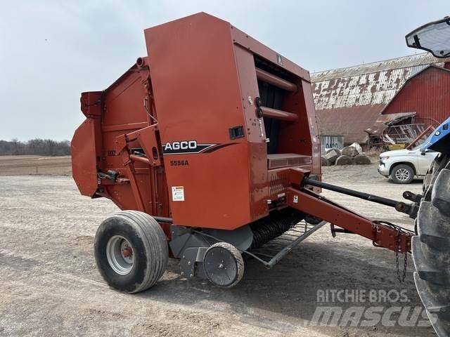 Hesston 5556A Ronde-balenpersen