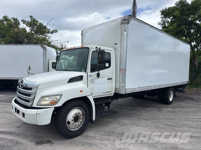 Hino  Bakwagens met gesloten opbouw