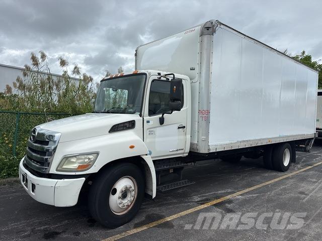 Hino 238 Bakwagens met gesloten opbouw