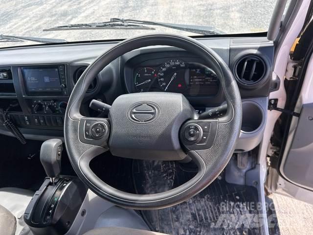 Hino 300 Platte bakwagens