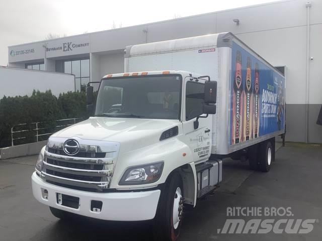 Hino 338 Bakwagens met gesloten opbouw
