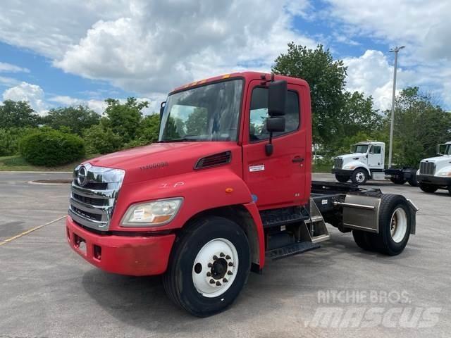 Hino 338 Trekkers