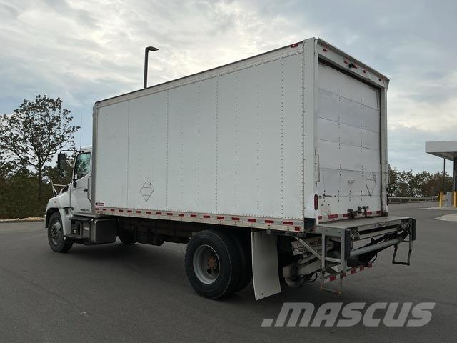 Hino 338 Bakwagens met gesloten opbouw
