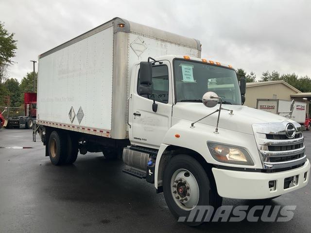 Hino 338 Bakwagens met gesloten opbouw