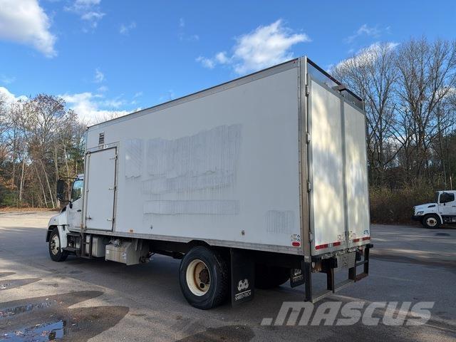 Hino 338 Bakwagens met gesloten opbouw