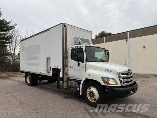 Hino 338 Bakwagens met gesloten opbouw