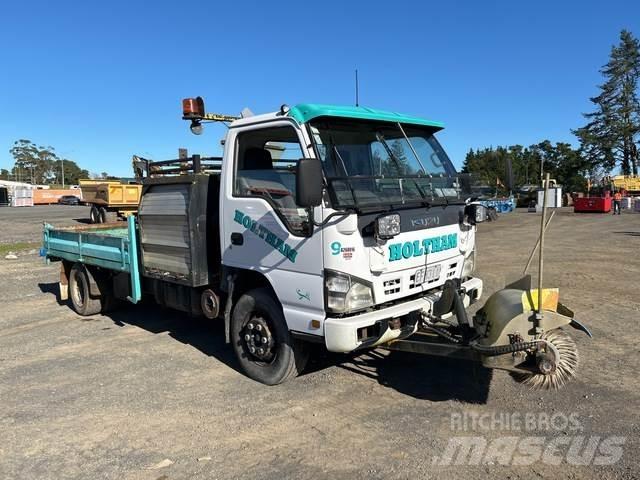 Isuzu NPR 450L Veegwagens