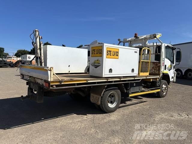 Isuzu NPS 300 Vlakke laadvloer met kraan