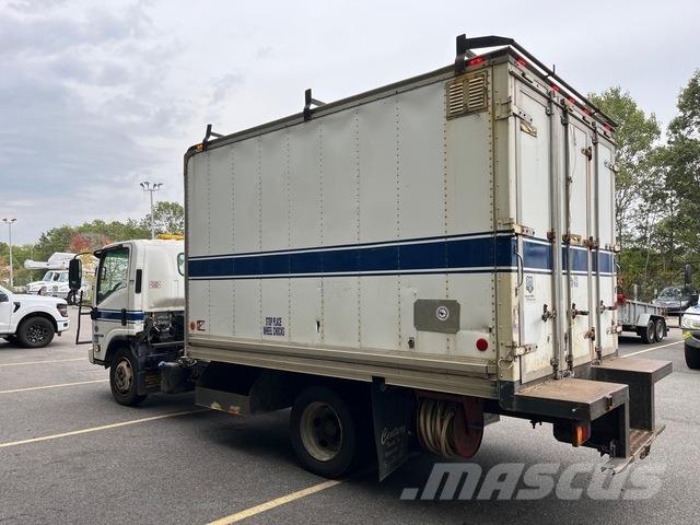 Isuzu NQR Bakwagens met gesloten opbouw