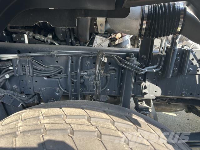 Iveco T Way Chassis met cabine