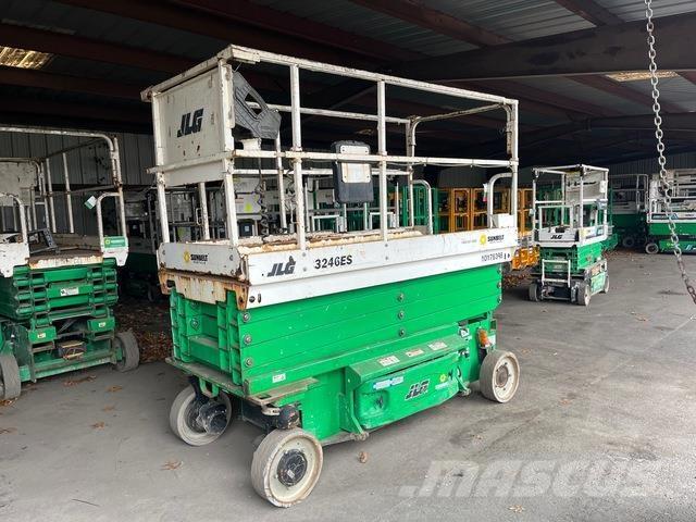 JLG 3246ES Schaarhoogwerkers