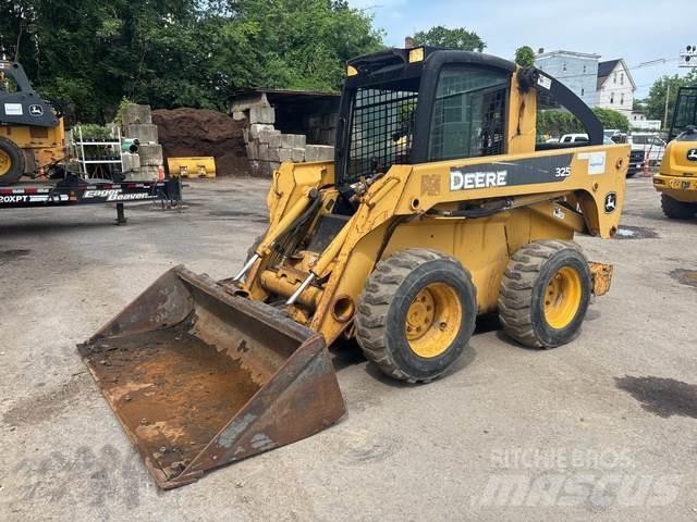 John Deere 325 Schrankladers