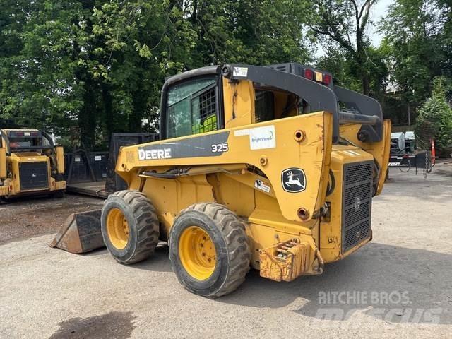 John Deere 325 Schrankladers