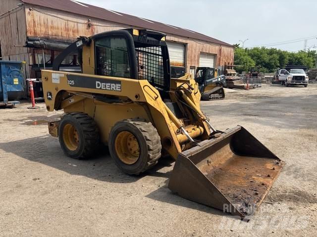 John Deere 325 Schrankladers