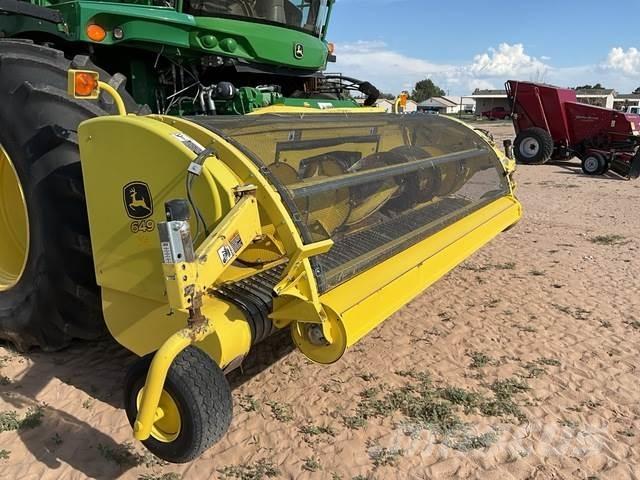 John Deere 649 Getrokken veldhakselaar