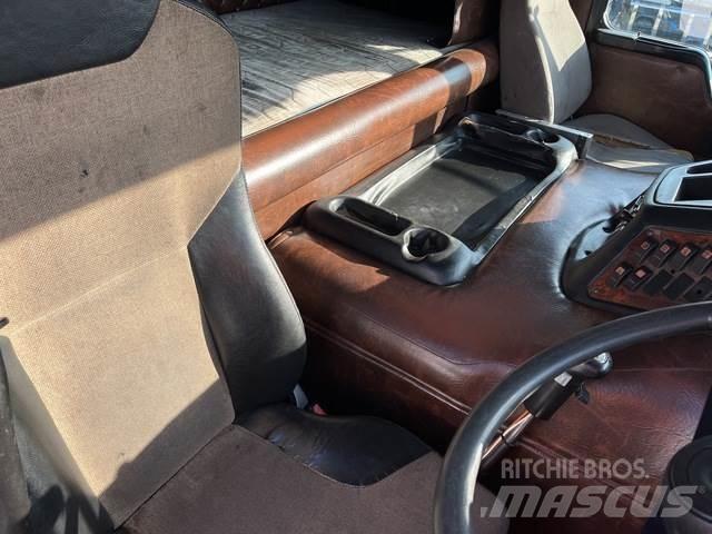 Kenworth K104 Trekkers