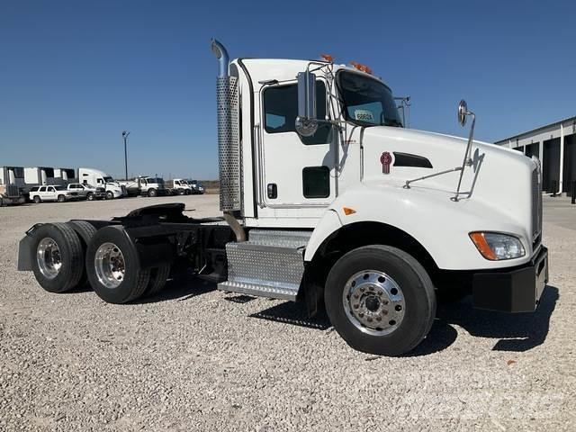 Kenworth T440 Trekkers