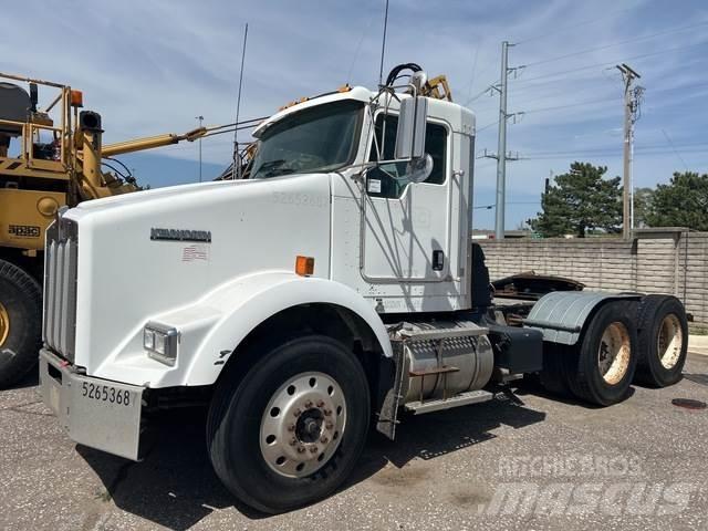 Kenworth T800B Trekkers