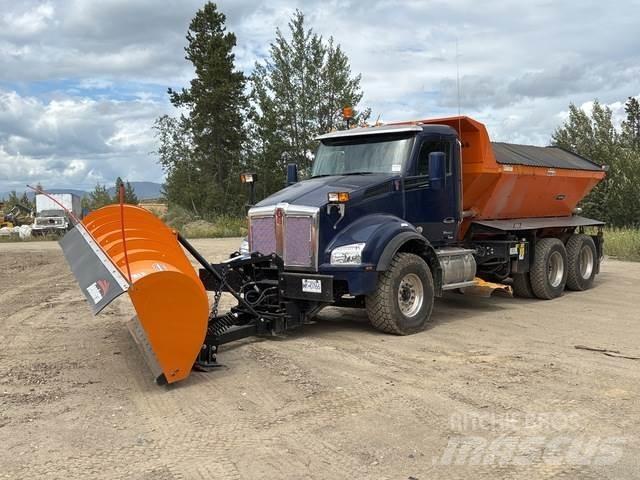 Kenworth T880 Sneeuwschuivers en -ploegen