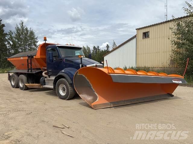 Kenworth T880 Sneeuwschuivers en -ploegen