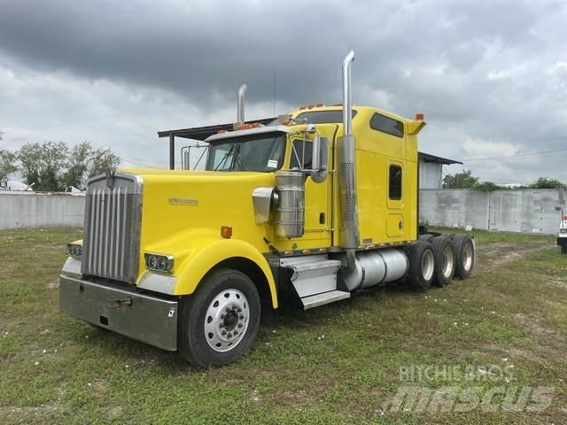 Kenworth W900 Trekkers