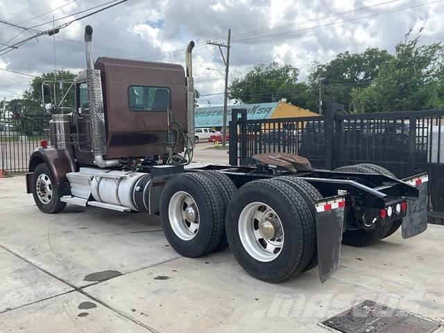 Kenworth W900 Trekkers