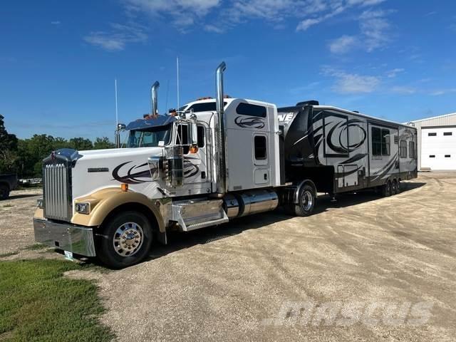 Kenworth W900 Trekkers