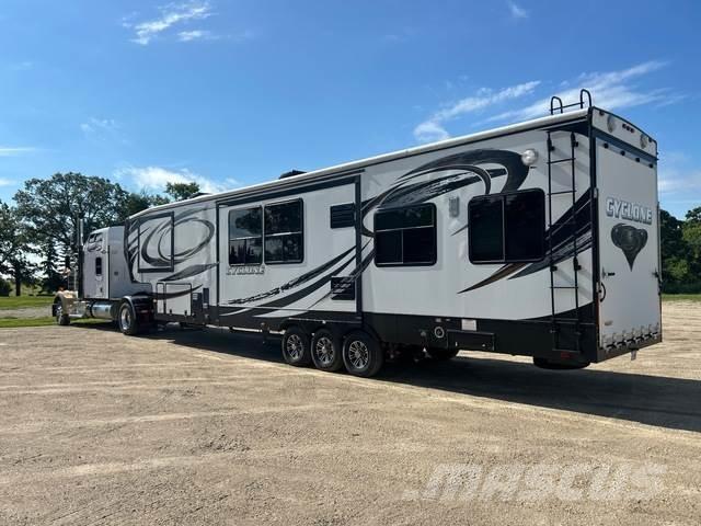 Kenworth W900 Trekkers