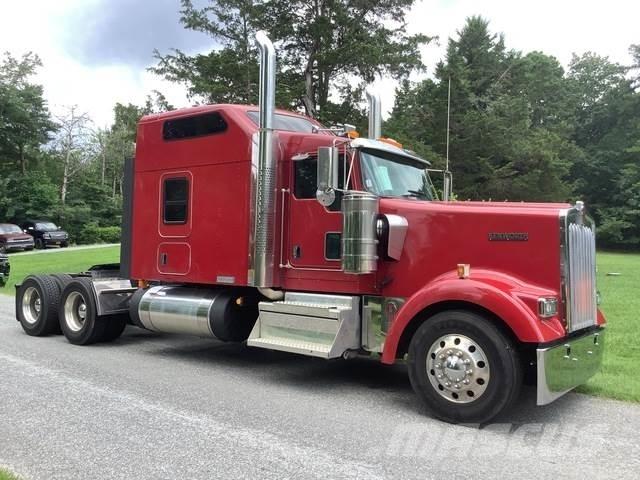 Kenworth W900 Trekkers