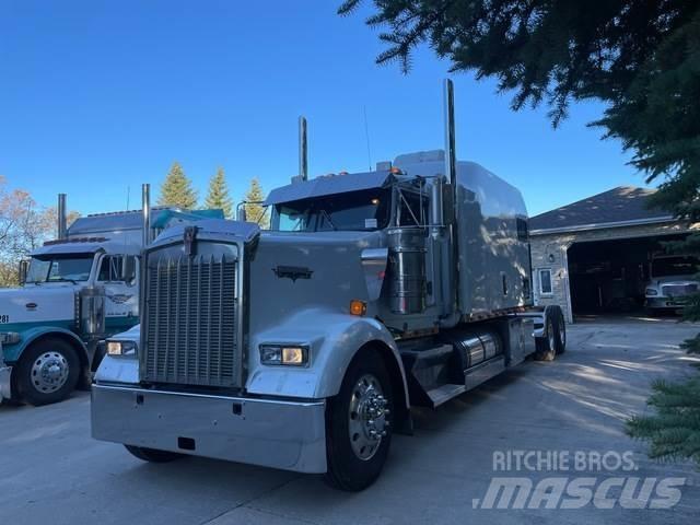 Kenworth W900L Trekkers