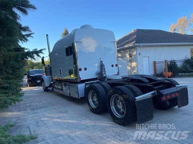 Kenworth W900L Trekkers