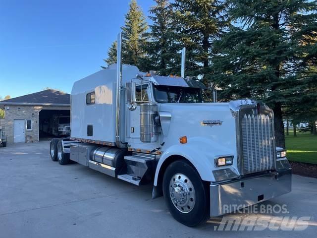 Kenworth W900L Trekkers