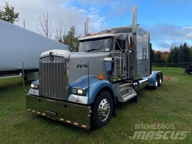 Kenworth W900L Trekkers
