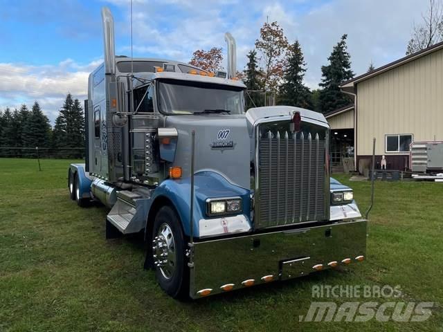 Kenworth W900L Trekkers