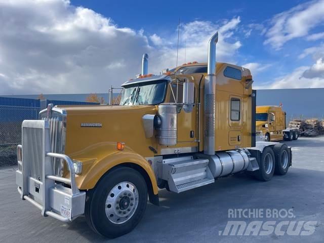 Kenworth W900L Trekkers
