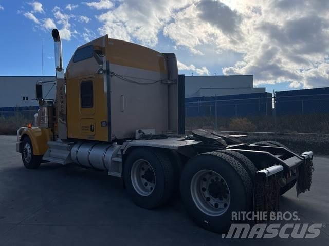 Kenworth W900L Trekkers
