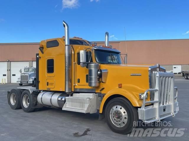 Kenworth W900L Trekkers