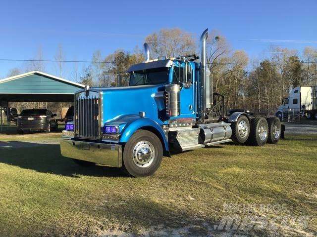 Kenworth W900L Trekkers