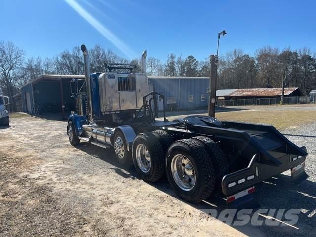 Kenworth W900L Trekkers